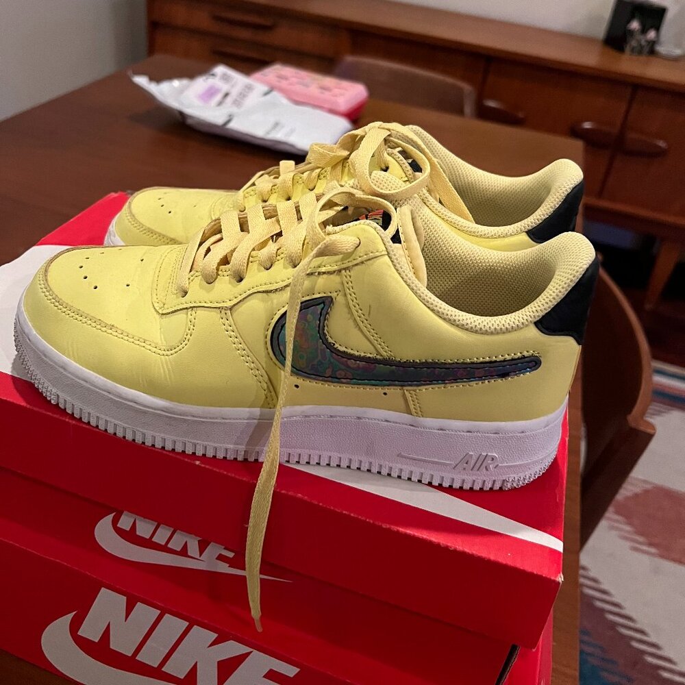 Nike Air Force 1 ’07 LV8 3 Yellow Pulse Size 8W Smiley Face Shoe